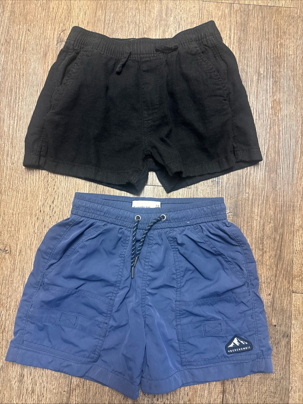 Abercrombie Kids Blue Drawstring Cargo and Black Linen-Blend Shorts Boys 7/8